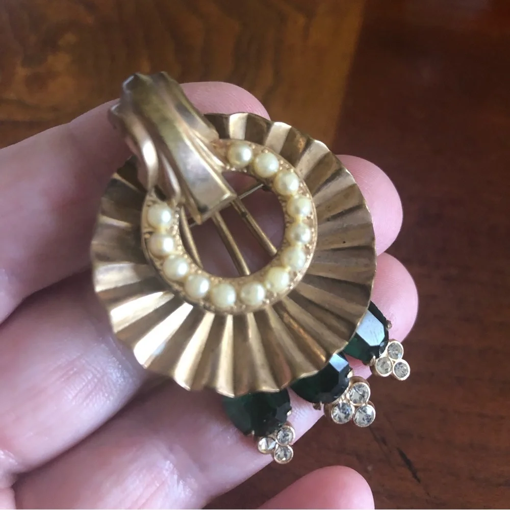 Antique art deco emerald stone pearl accent brooch pin